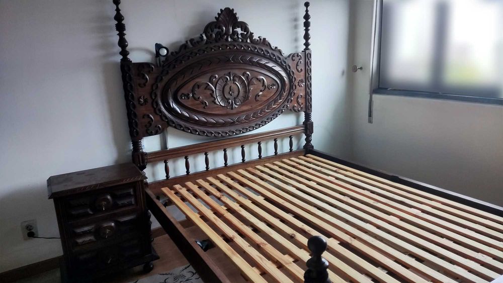 Cama + 2 Mesas de cabeceira