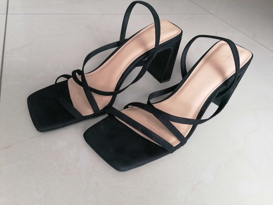 Szpilki paseczki H&M kolor czarny