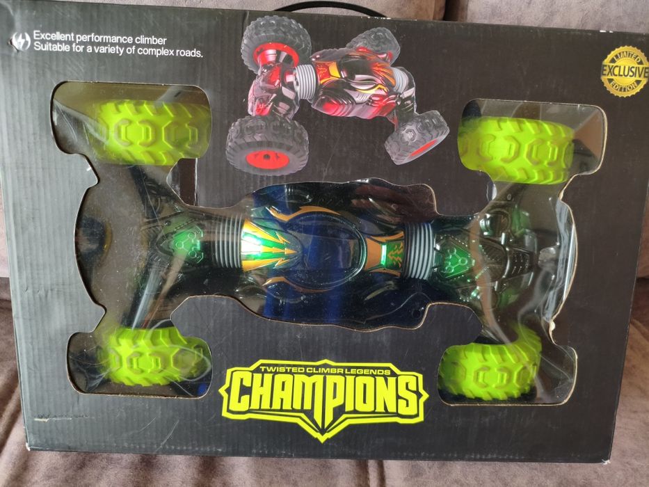 Продам машинку на керуванні-трансформер Twisted Climber Legends Champi