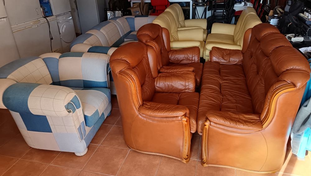 Terno de sofás em pele