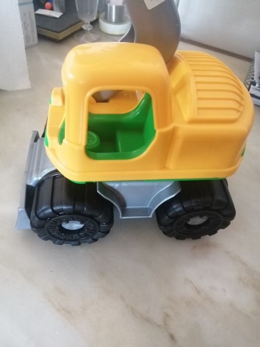 Escavadora Nova de plástico