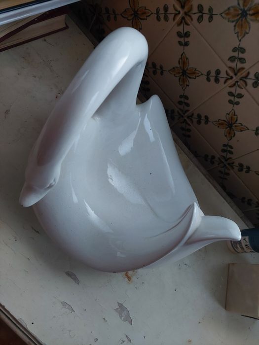 Antique Swan-shaped Ceramic Fruit Bowl425767543631390721