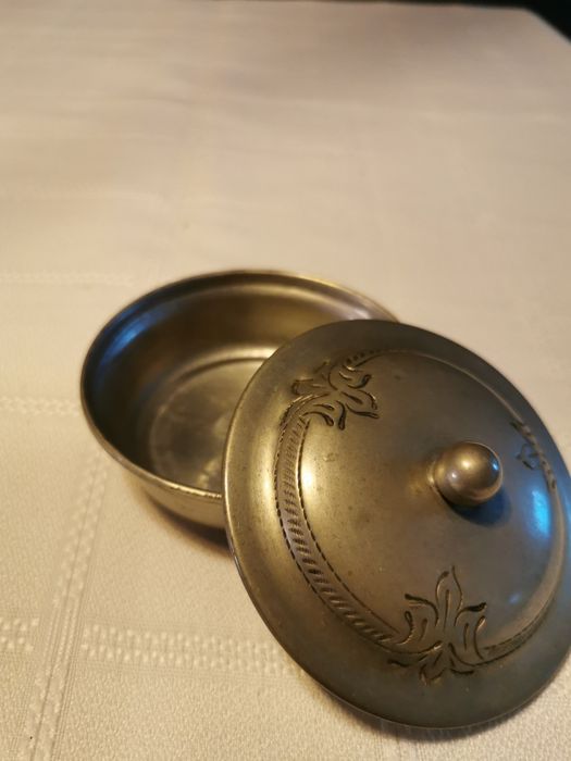 Conjunto de 2 pequenas caixas em metal