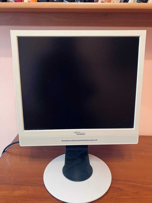 Komputer Intel/Pentium4 + monitor Fujitsu Siemens + klawiatura | retro