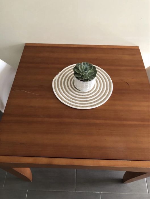 Mesa extensível em madeira