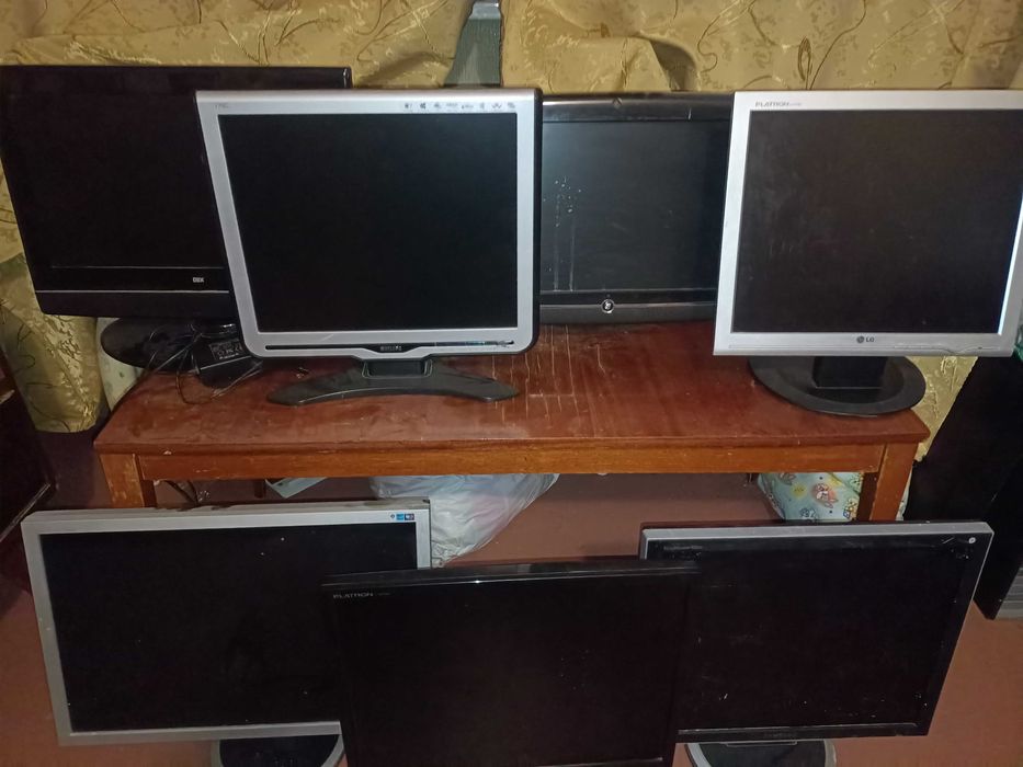 Техника бу, всё сразу 8 корпусов и 1 тел, 1 комп 2в1 и 5 мониторов