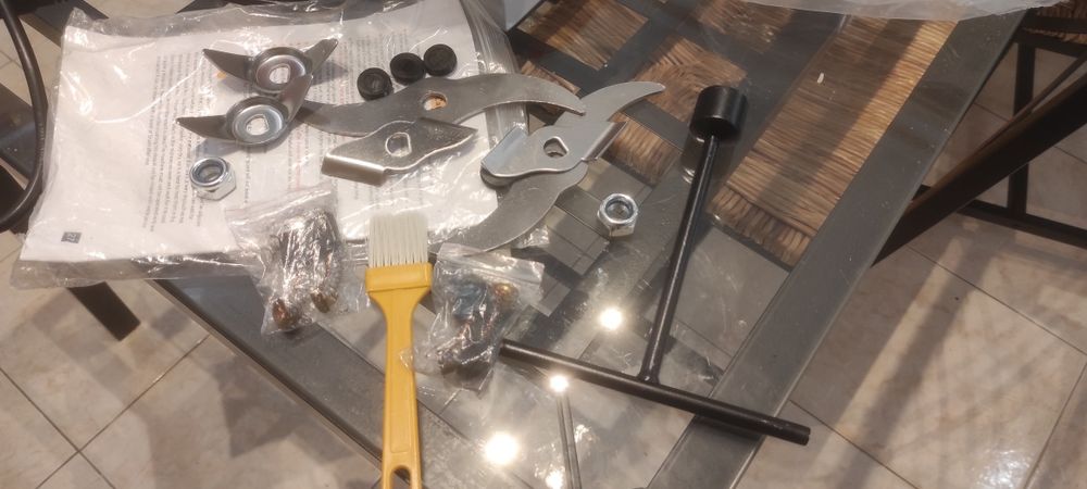 spice mill for grains or coffee. moinho profissional de especiarias.