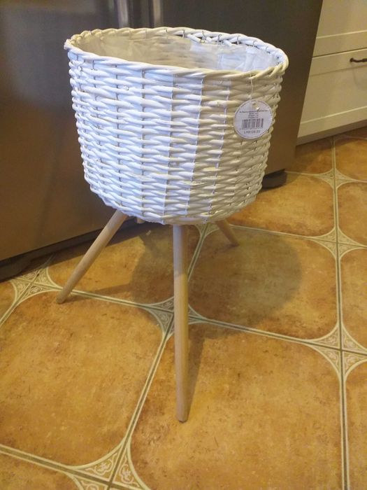 Stojak doniczka osłonka na kwiat rośliny