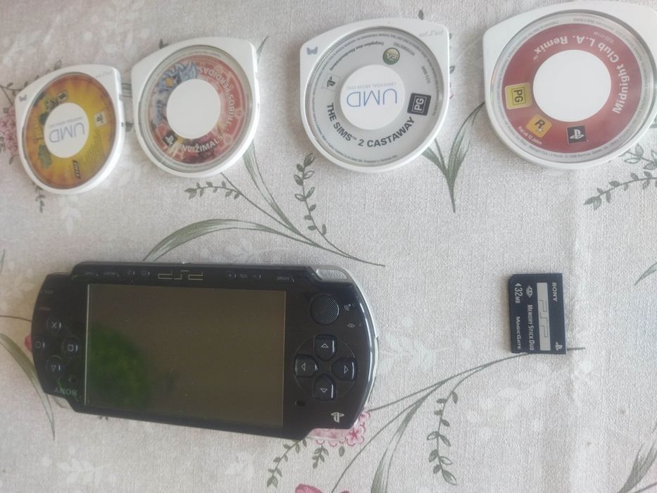 Consola Sony PSP PlayStation portable Slim 2004 com defeito + jogos