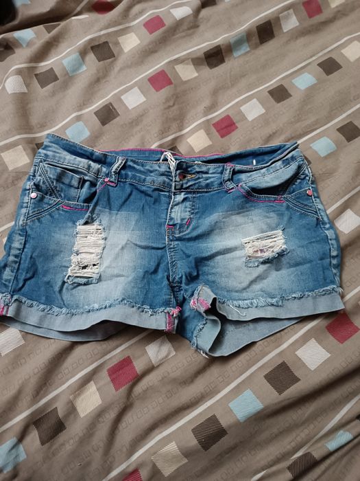 Продам джинсовые шорты