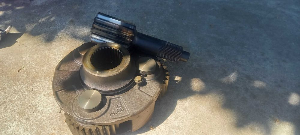 Massey ferguson  6480 zwolnica tylna