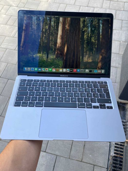 Тонкий та елегантний ноутбук Apple MacBook Air (A2179) у чудовому робочому стані.