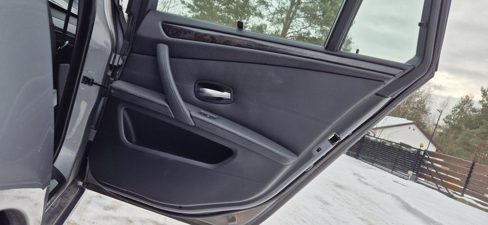 Fotele przód Kanapa tył. Bmw e61. Czarne skórzane. Europa. Boczki.