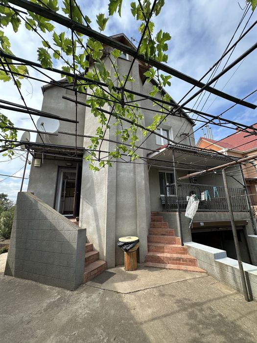 Продам будинок в Кароліно Бугаз.