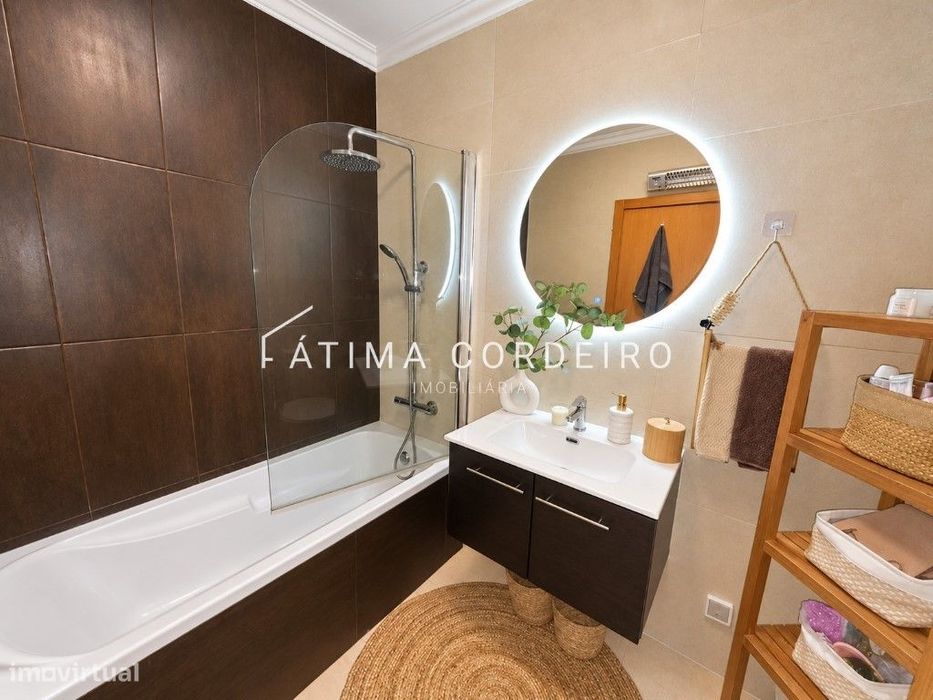Excelente Apartamento T2 remodelado com parqueamento em ótima local...