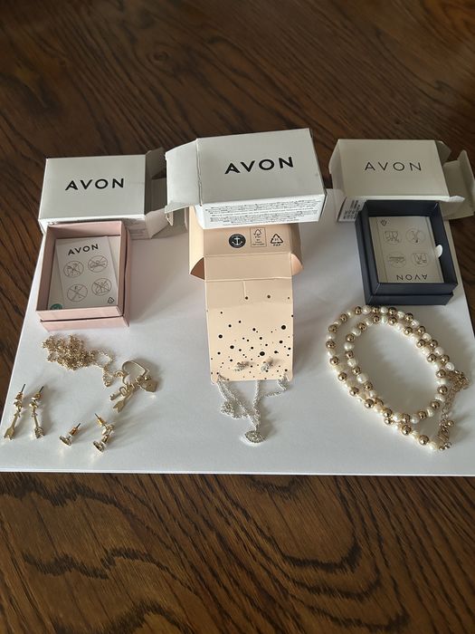 Trzy komplety biżuterii