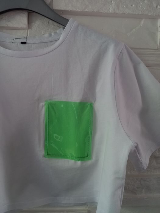 Crop top tshirt XS/S oversize Sinsay