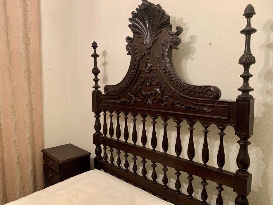 Conjunto de quarto completo em madeira