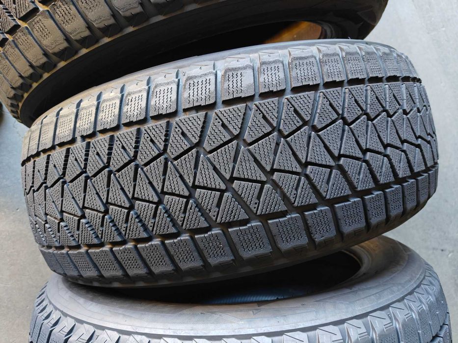R19 235 55 шини зимові Bridgestone Blizzak DM-V2 арктична липучка Японія