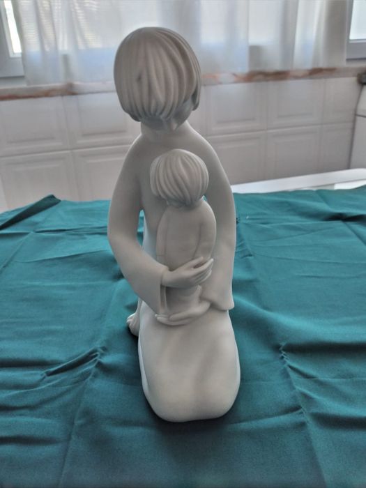 Escultura Ternura - Vista Alegre