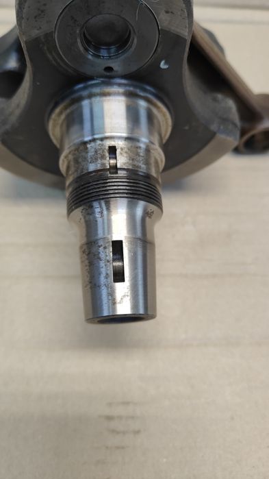 Suzuki DR 650 wał korbowy