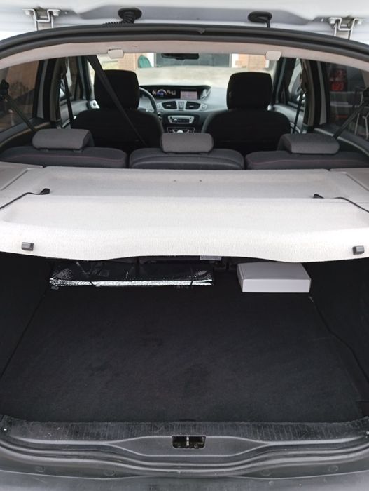 ТЕРМІНОВО. Продам Рено Сценік економний дизель.