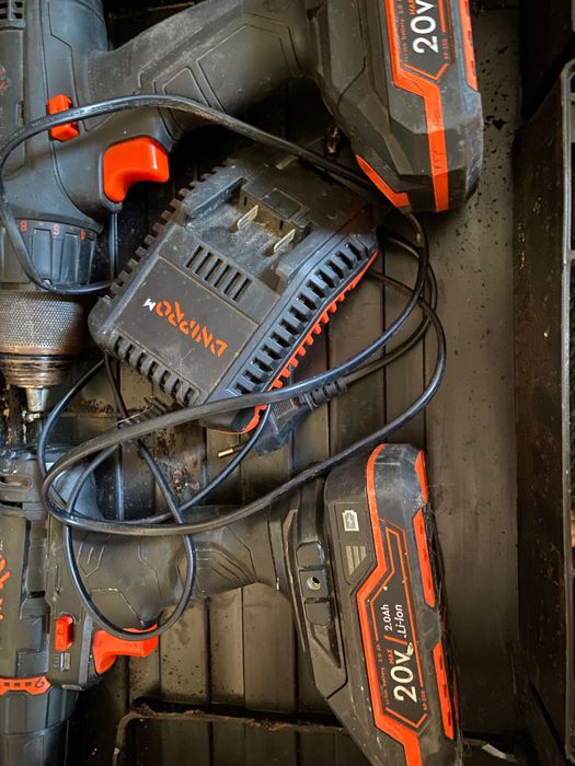 Шуруповерти 2 шт Дніпро М