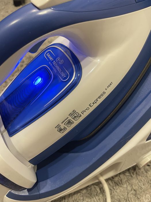 Праска. Утюг Tefal з паровою станцією