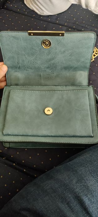 Mala Verde Petróleo com Detalhe Dourado – Muito Elegante