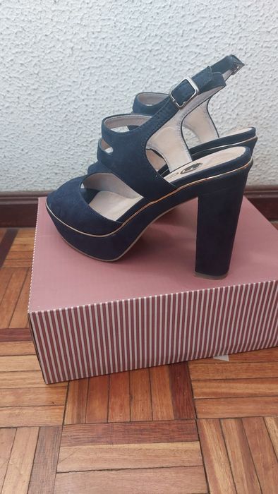 Sandálias salto alto