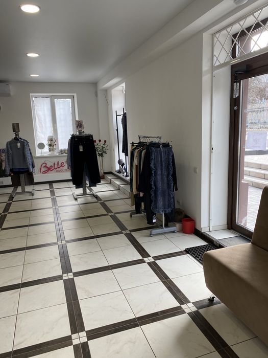 Оренда нежитлового приміщення по вул Миру 20 , площа 63 метри , 18500 грн