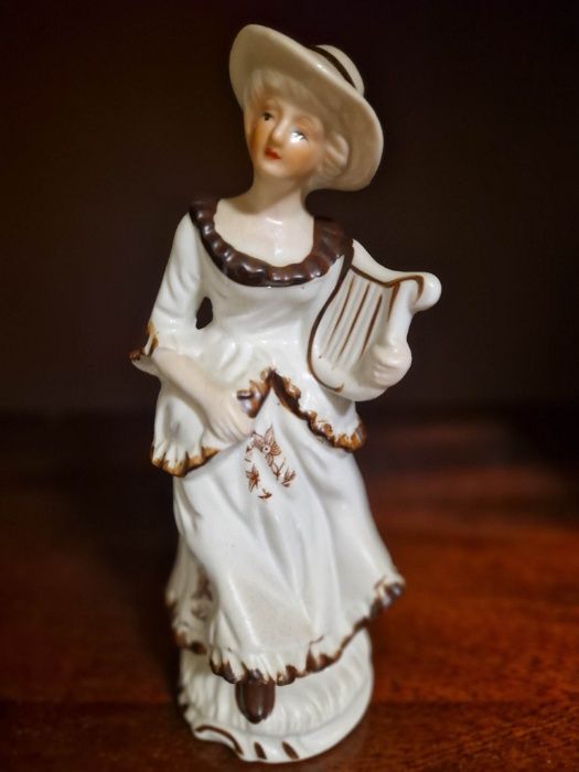 Статуетка порцелянова "Музикантка"