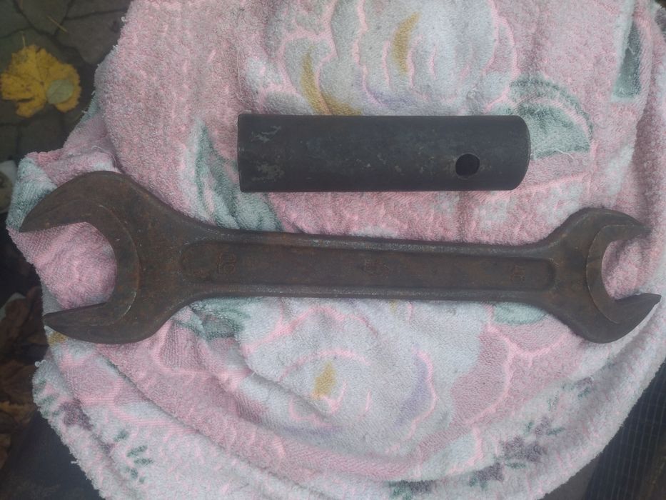 Ключ рожковый и накидной