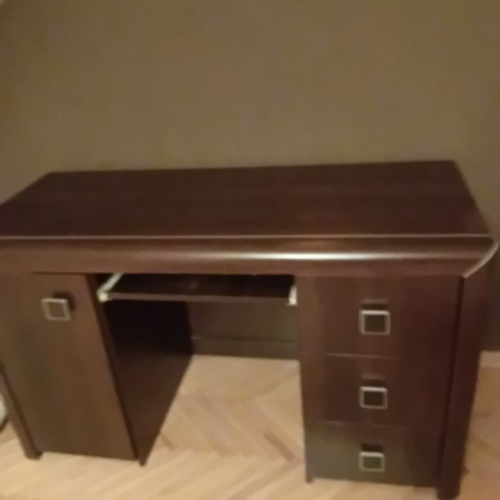 Meble w komplecie. Solidne.