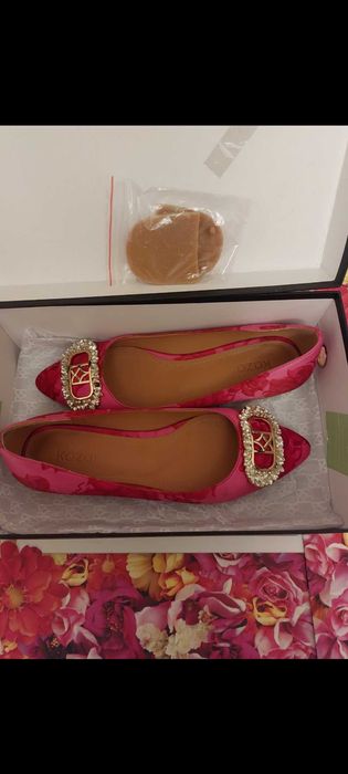 Luksusowe różowe czółenka w kwiatowy wzór Marki Kazar