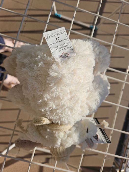 Mały renifer biały siedzący przytulanka