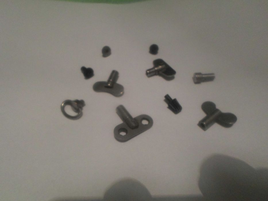 Klucze i knopki do zegarów ,budzików, szt.10.