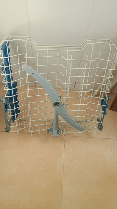 Cesto superior máquina lavar loiça Indesit