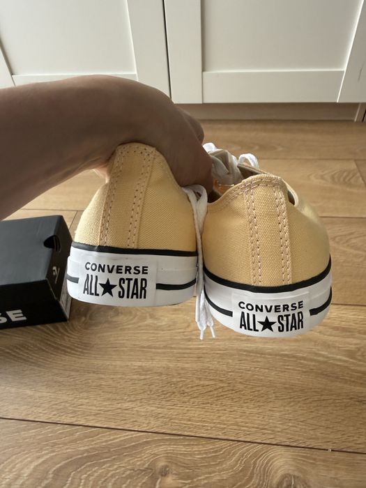 niskie trampki  converse zolte 44