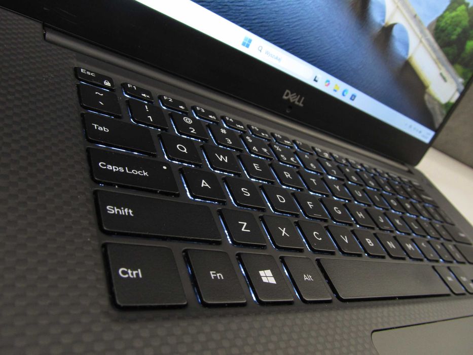 Dell Precision 5530 i7 8-Gen 16GB dysk 512SSD Nvidia Quadro FHD