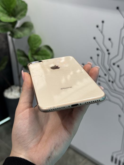 iPhone 8 Plus • Gold • 64GB • Нюанс