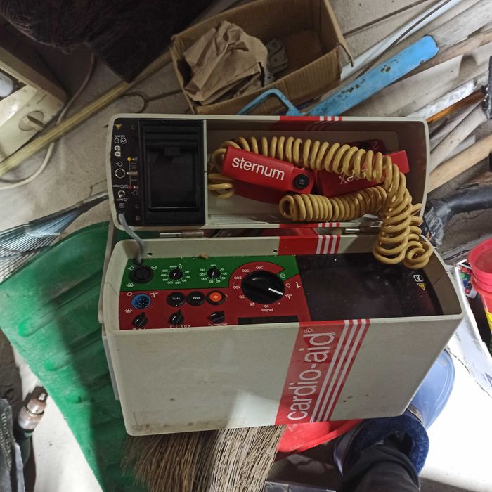 Defibrylator cardio-aid 750 stan nieznany.