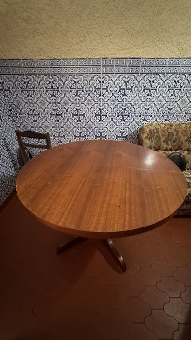 Mesa de Jantar Redonda Extensível – Madeira