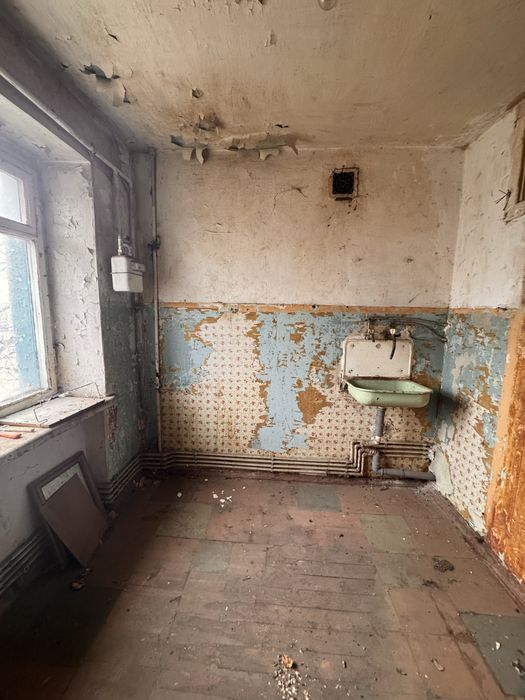 Продам 1 кімнатну квартиру під капітальний ремонт .TotokM