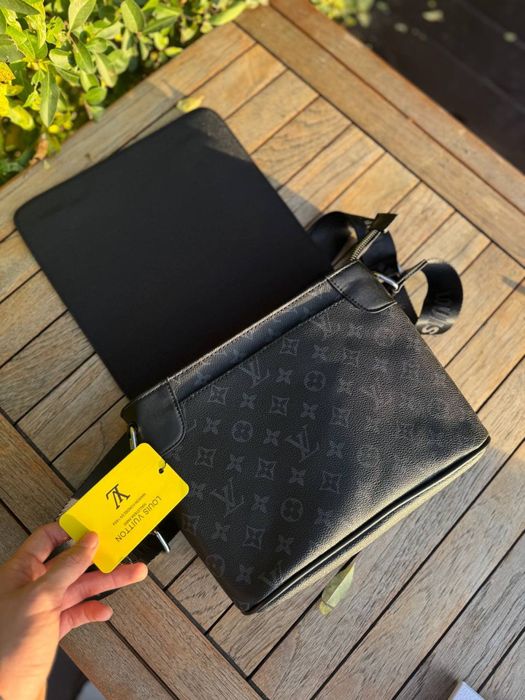 Сумка Louis Vuitton через плечо черная Лв кожаная барсетка LV Луи