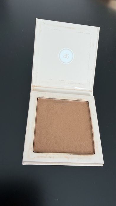 Arbonne bronzer sliczny
