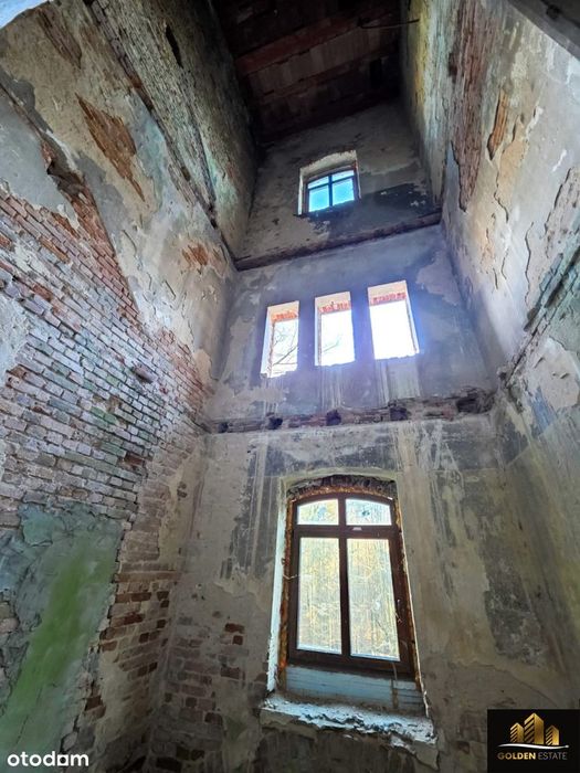 Historyczny pałac na sprzedaż!