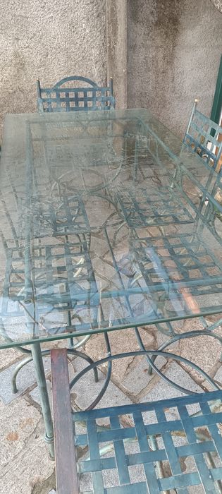 Conjunto de mesa e cadeiras de jardim