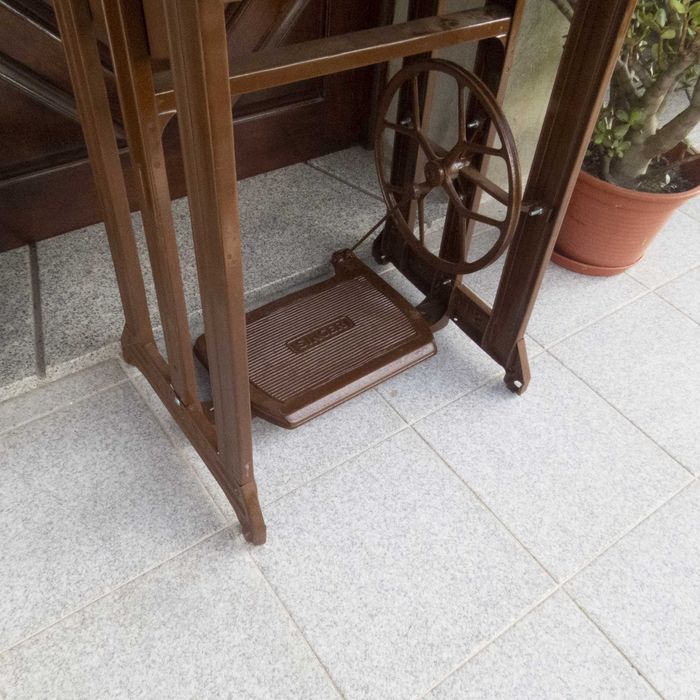 Mesa De Máquina De Costura - SINGER