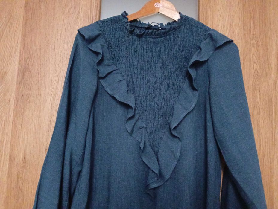 Sukienka z falbanami